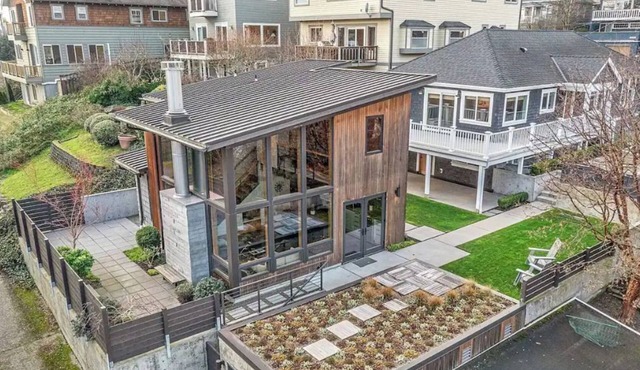 Luxurious House with Views & Air Conditioning near Queen Anne & Ballard!