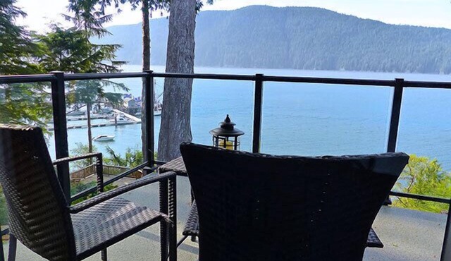 Luxurious Modern Oceanfront Cottage in Port Renfrew