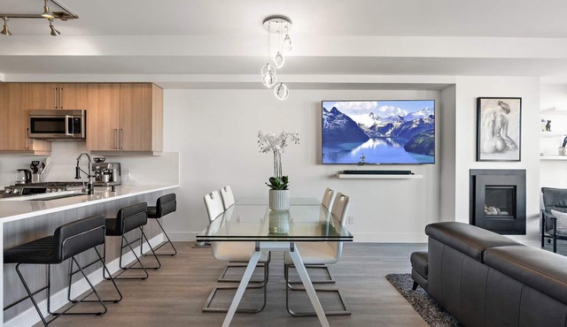 Luxurious, Ocean View 2 Story Penthouse - Downtown - Secure Parking