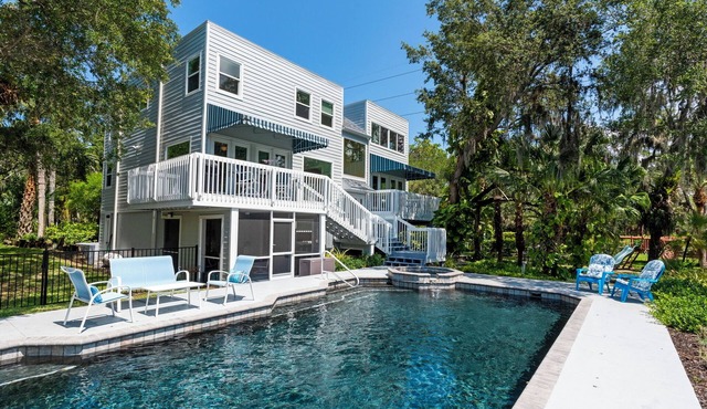 LUXURIOUS VILLA WATERFRONT NEAR SIESTA KEY BEACH