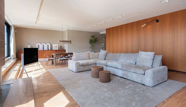 Luxury 3+ BR Penthouse Near Jean-Talon Market