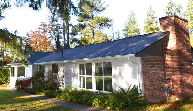 Luxury 3BR Home + Game Room - Wooded Escape Near Downtown Redmond