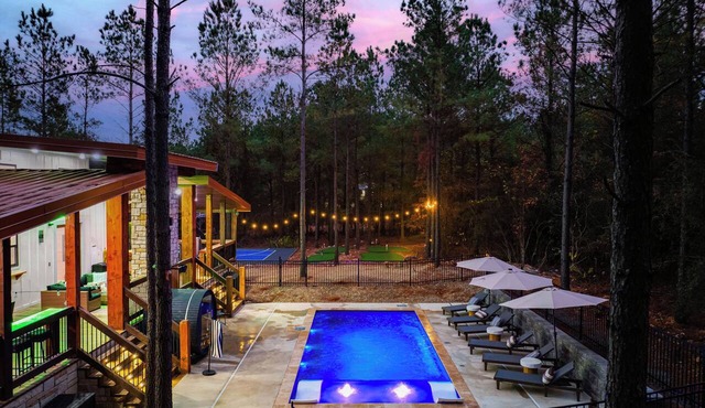 Luxury Broken Bow Cabin | Private Pool, Pickleball & Mini Golf | Sleeps 16