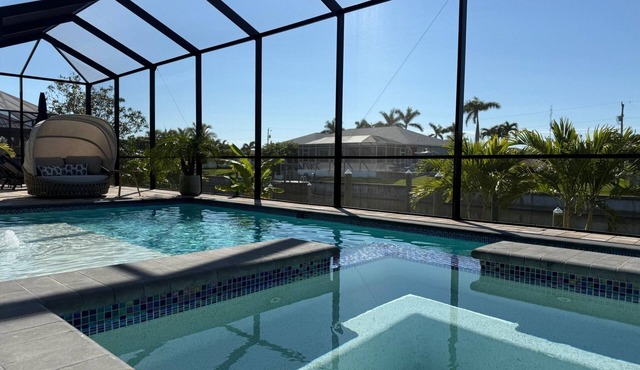 Luxury Canalfront Villa with Pool, Spa & Private Dock