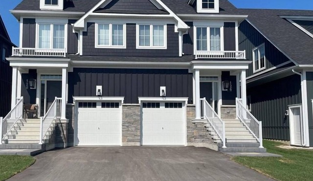 Luxury Chalet 5 Min Walk to Blue Mountain Village (Pool Hot Tub Fireplace Sauna)