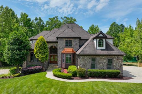 Luxury Estate: Game Room & Pickleball Court