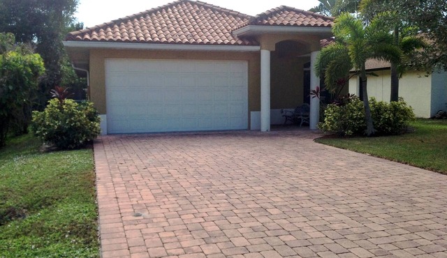 Luxury! Heated Pool House Near Vanderbilt Beach