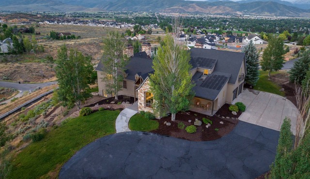 Luxury Home | Near Park City | Sleeps 12 | Sauna | Theatre