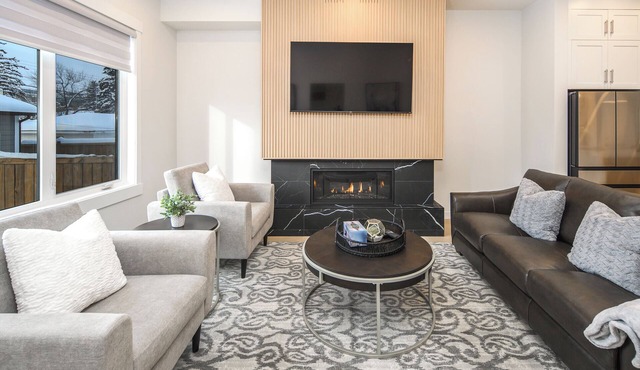 Luxury Inner City New Built & Garage at Banff Trail!