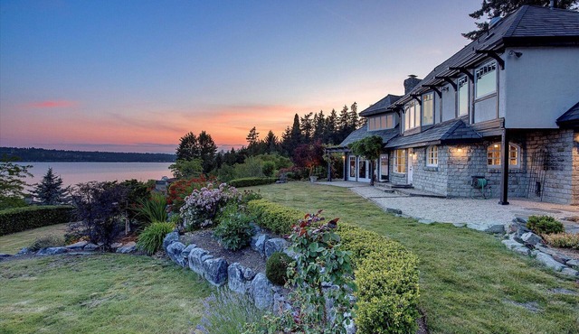 Luxury Kirkland House with Water Views and Sunsets