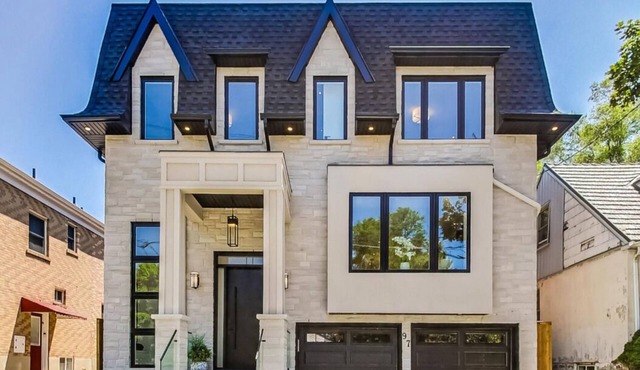 luxury new detached in lawerance park family friendly area