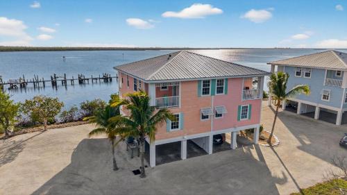 Luxury Oceanfront Island Oasis with Fishing Kayaking Paddleboarding