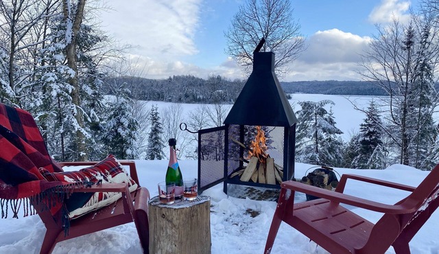 Luxury Panoramic Lakeview Cottage w/Spa, Game Room & Beach