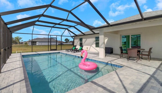 Luxury Retreat w/Heated Saltwater Pool &Big Patio Perfect for 2 families