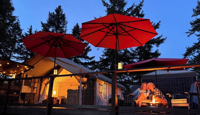 Luxury Safari tent adjacent to the beach, following a nature trail to the river