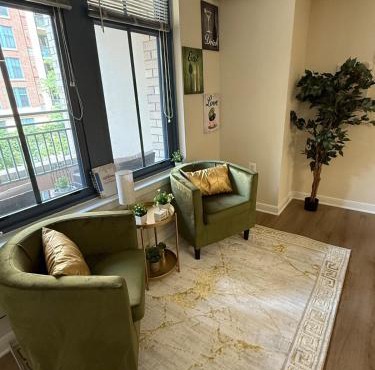 Luxury Stay-Free Parking-Amazon HQ-Nearby DC-Wifi-Pool-Gym
