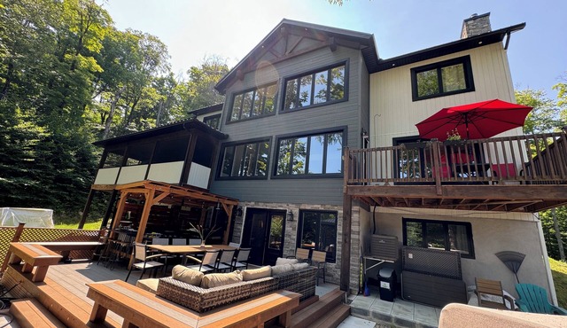 Luxury Tremblant Chalet Hot Tub Fireplace Firepit BBQ 7 min to Ski