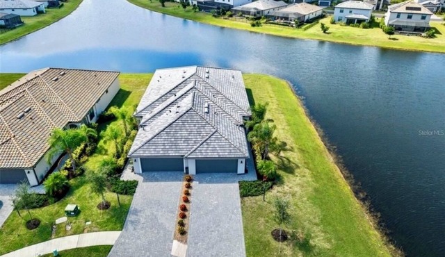 Luxury Villa in Lakewood Ranch-Resort-Style Living near Beaches and Golf