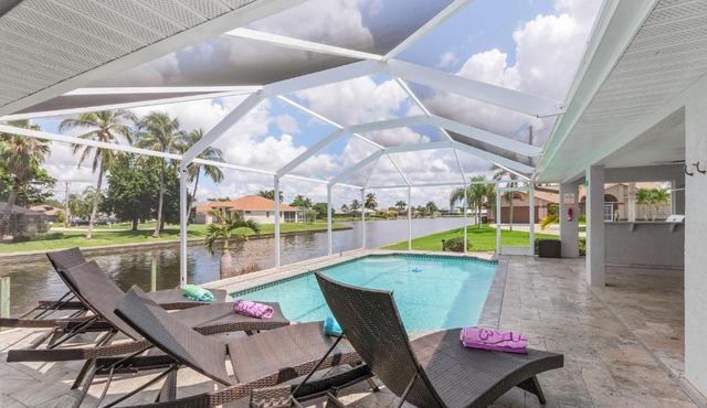 Luxury Villa on Freshwater Lake with Heated Pool Villa Mohave Lake Roelens Vacations