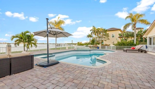 Luxury Waterfront Pool Home-5BD/5BA