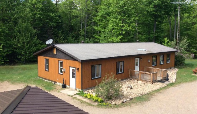 Madawaska Lodge-Cottage