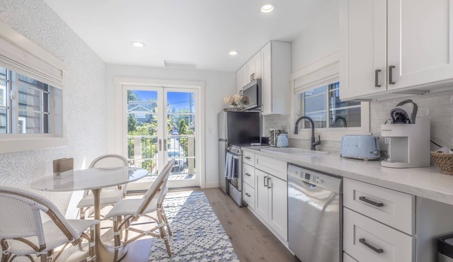 Magnolia Cottage near West Seattle's Alki Beach