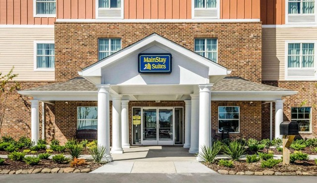 MainStay Suites Hackberry Sportsman's Lodge in Hackberry