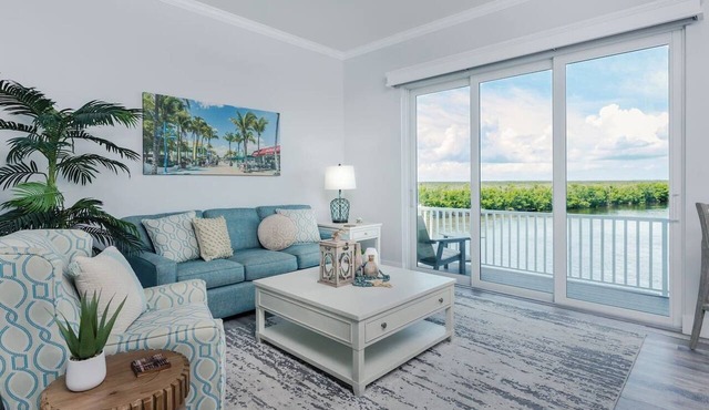 Manatee Suite 2/Funky Fish House at Cape Harbour