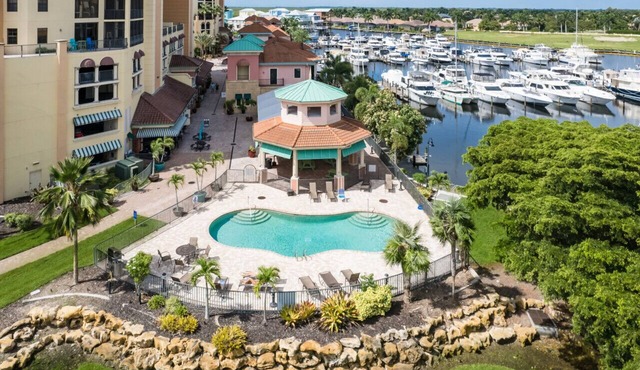 Manatee Suites Full House