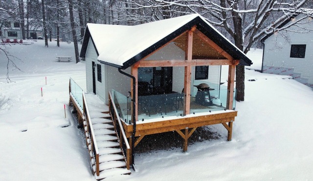 Maple Haven at Algonquin Woods, Lake Front Cottage