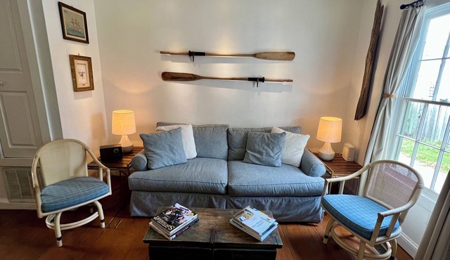 Mariner’s Cottage - 2BD, 1 BA - in Historic District w Private Parking