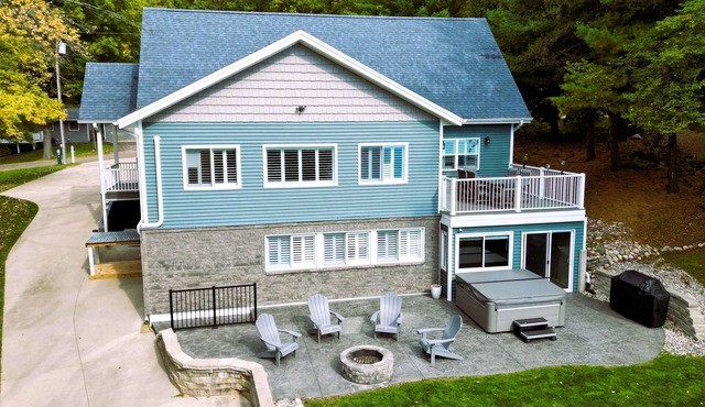 Marwood Cove - Luxury Waterfront Cottage with Hot Tub
