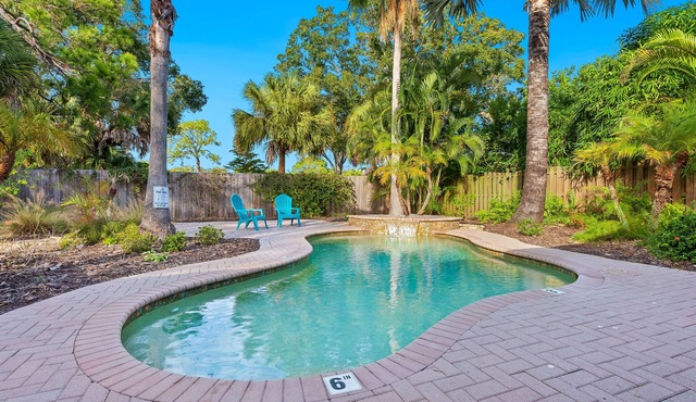 Mid-Century Oasis with Pool in Arlington Park