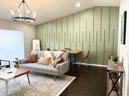 Mid Century Villa With Community Pool! Close to Busch Gardens