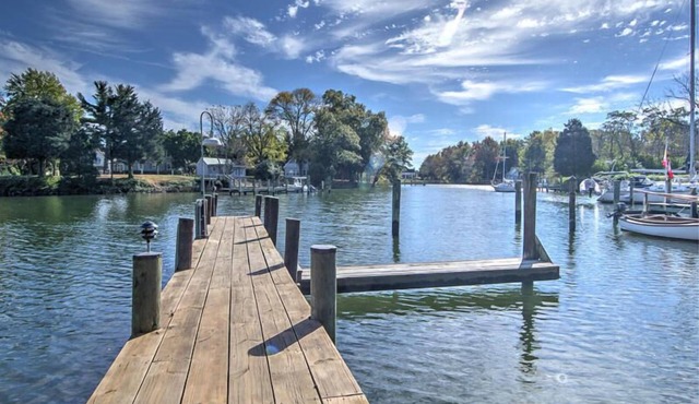 Minutes from Downtown St. Michaels | Private Dock | Kayaks Bikes | Pet Friendly