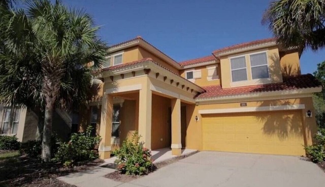 Modern 4-Bedroom Villa with Pool, Spa, Game Room & BBQ – 20 Min to Disney