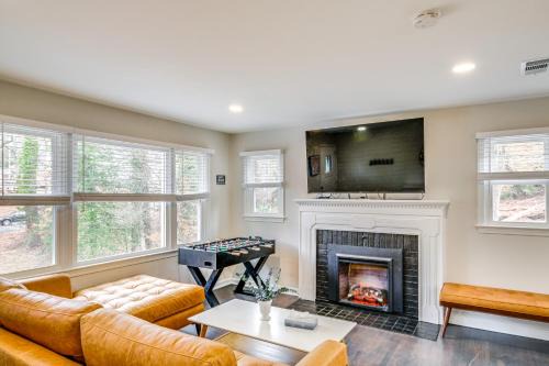Modern Apt 11 Mi to DC: Pets Welcome!