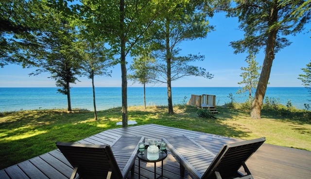 ★Modern Beach House w/Sunset Views/Trails/Golfing/Skiing/Secluded Beach★
