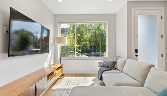 Modern Ballard Retreat – Walk to Cafes & Parks