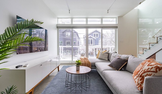 Modern Cap Hill Townhouse w/Rooftop Deck