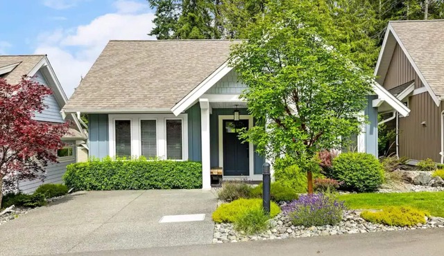 Modern Cottage at Qualicum Landing