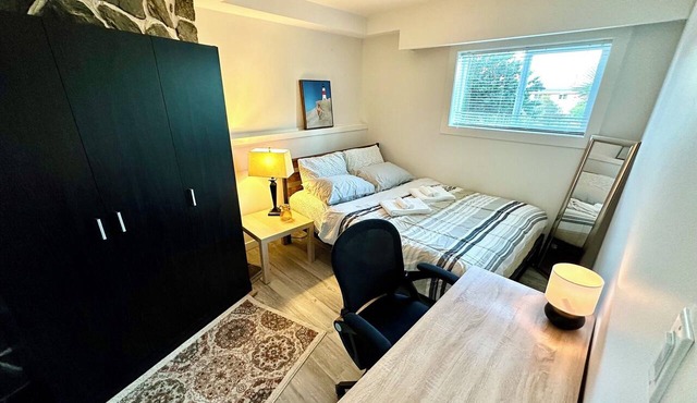 Modern Cozy Home | Free Parking | Close to Downtown & Beach