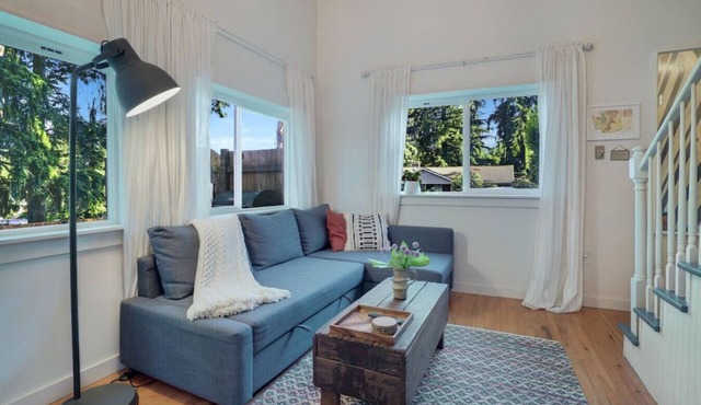 Modern, Cozy Urban Homestead w/Loft