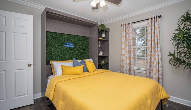Modern Home In PRIME location - King Bed/Spacious