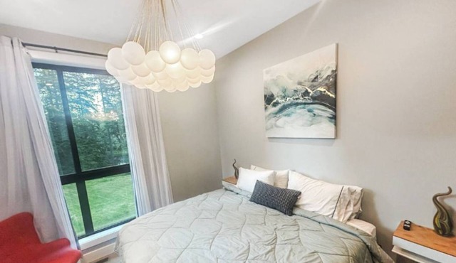 Modern Lakeview AUD Studio W/Private Patio & KTN