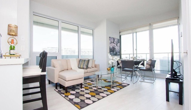 Modern Luxury 2 Bedroom Condo Steps from TTC