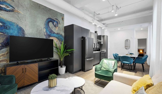 Modern One-Bedroom|Downtown Steps from Centre Bell