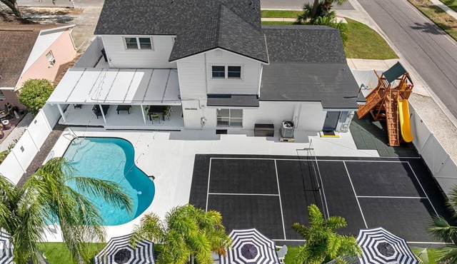 Modern Paradise - Heated Pool - Playground - Pickleball - Game Room