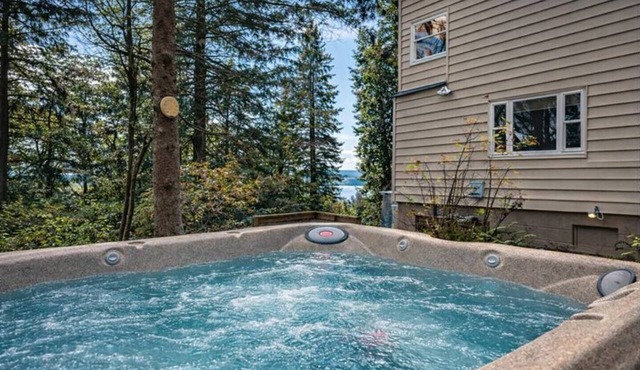 Modern Retreat Hot Tub Sauna 7 Min DT