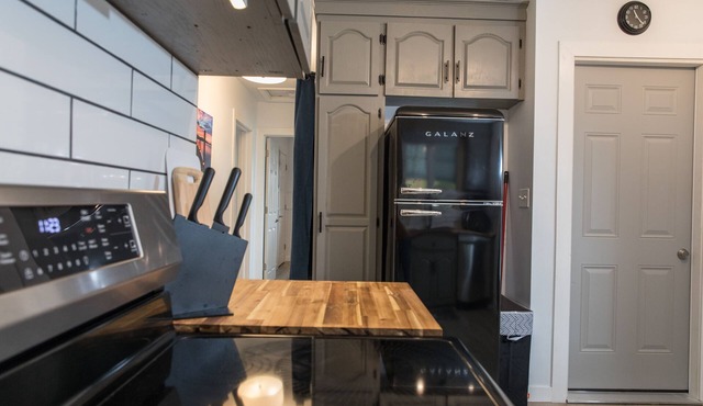 Modern/Retro Cozy Home in the Minnow Lake area